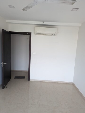 Room in 3 BHK Apartment at Ruparel Ariana, Parel – for Rent