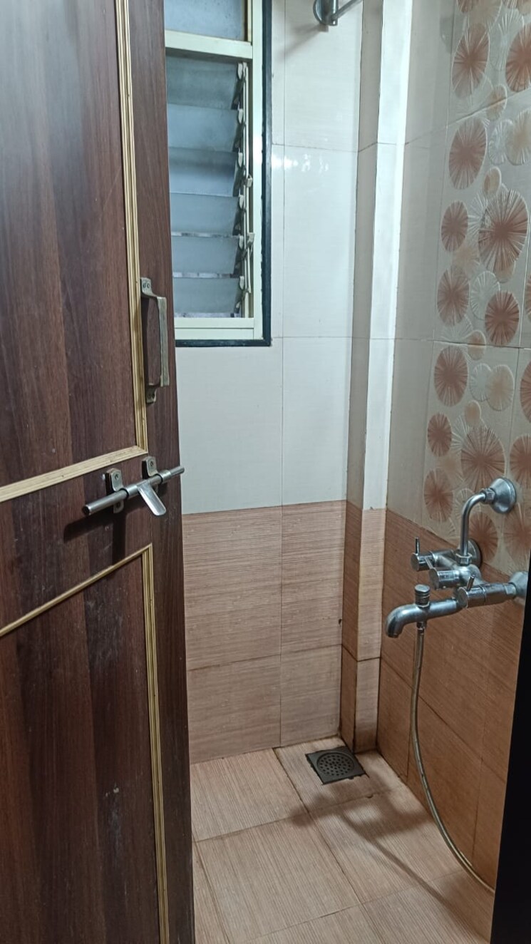 Bathroom, saroj-apartment-karve-nagar 2 Bedroom 715 Sq.Ft. Apartment In Karve Nagar Pune 9089137