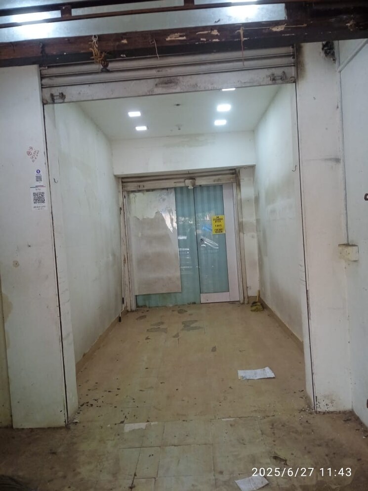 undefined, pranik-garden Commercial Shop 150 Sq.Ft. In Kandivali West Mumbai 9089244