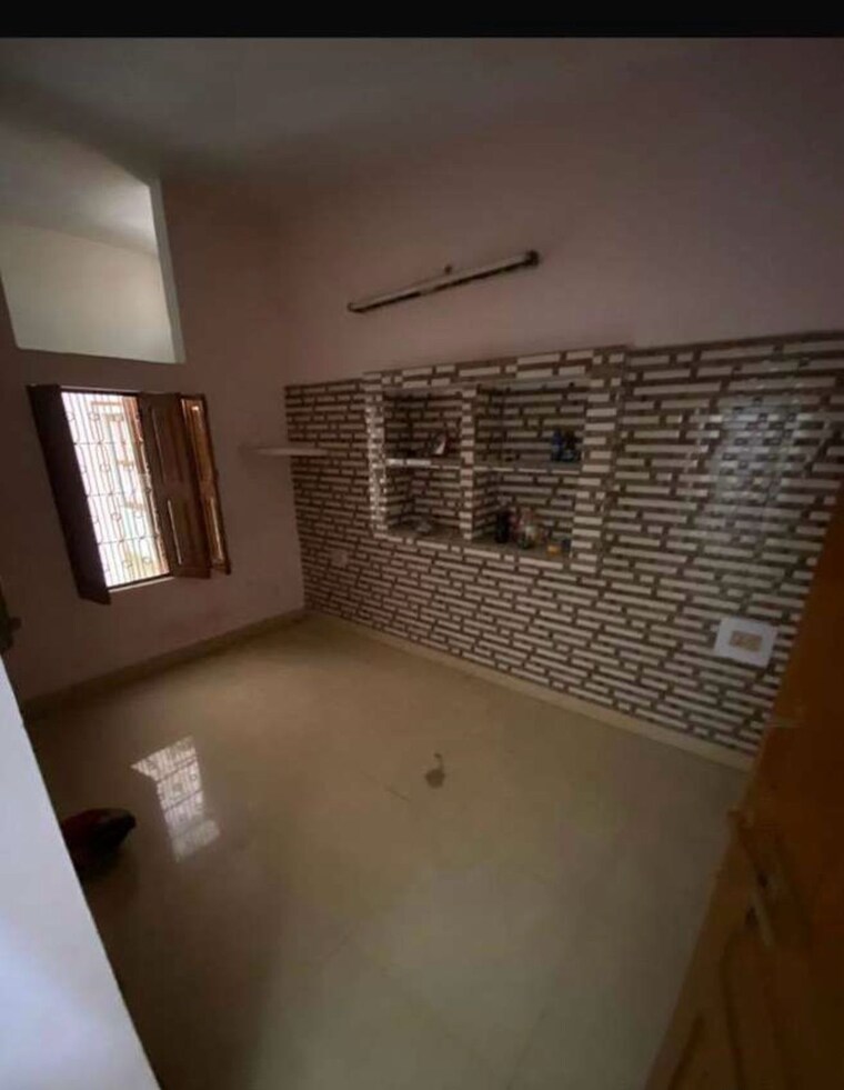 Room, rajajipuram 6 Bedroom 1650 Sq.Ft. Independent House In Rajajipuram Lucknow 9089237