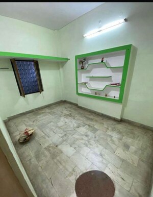 Room in 6 BHK Independent House at Rajajipuram – for Sale