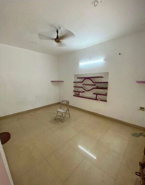 Bedroom in 6 BHK Independent House at Rajajipuram – for Sale