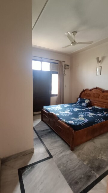 Bedroom in 3 BHK Builder Floor at Huda Staff Colony, Sector 46 – for Rent