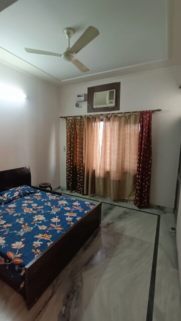 Bedroom in 3 BHK Builder Floor at Huda Staff Colony, Sector 46 – for Rent