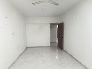 Room in 3 BHK Apartment at Gayatri CHS Chembur, Chembur – for Rent