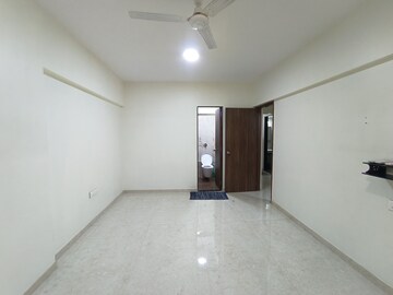 Room in 3 BHK Apartment at Gayatri CHS Chembur, Chembur – for Rent