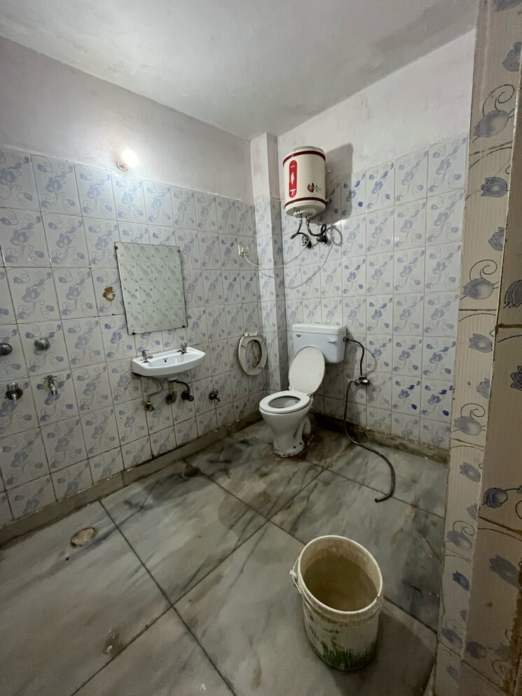 Bathroom, saket 2 Bedroom 850 Sq.Ft. Builder Floor In Saket Delhi 9089355