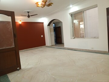 Room in 4 BHK Apartment at Omaxe The Olive Heights, Sector 56 – for Rent