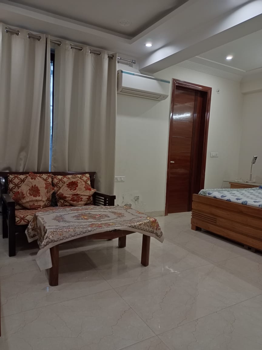2 BHK Apartment For Rent in Gaur City 7th Avenue