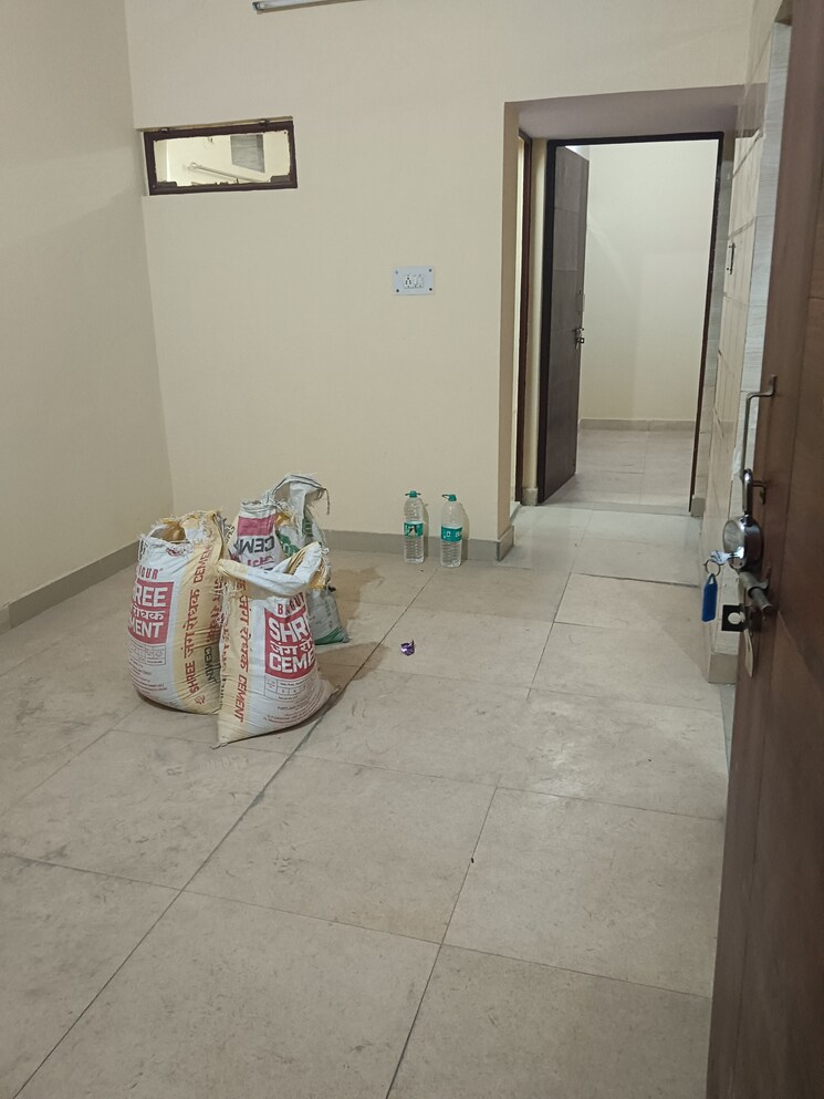  Parking, mahalaxmi-niwas 2 Bedroom 750 Sq.Ft. Builder Floor In Dilshad Garden Delhi 9089388