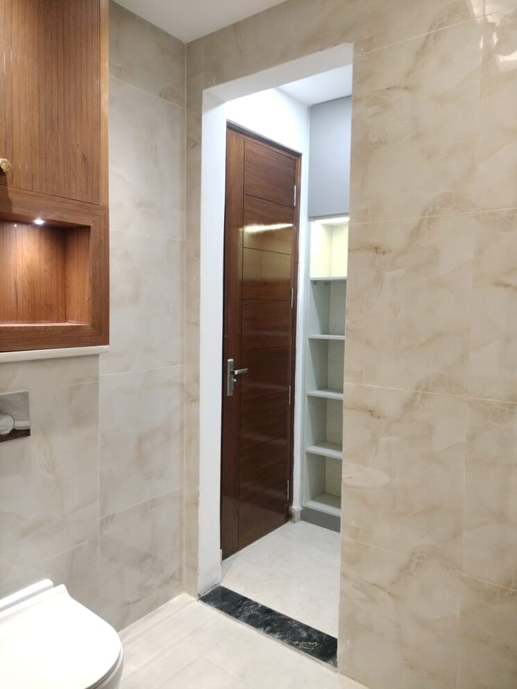 Bathroom, bptp-district-phase-2 3 Bedroom 1250 Sq.Ft. Builder Floor In Sector 84 Faridabad 9089397