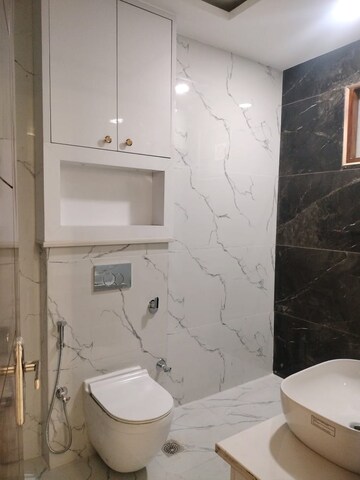Bathroom in 3 BHK Builder Floor at BPTP District Phase 2, Sector 84 – for Sale
