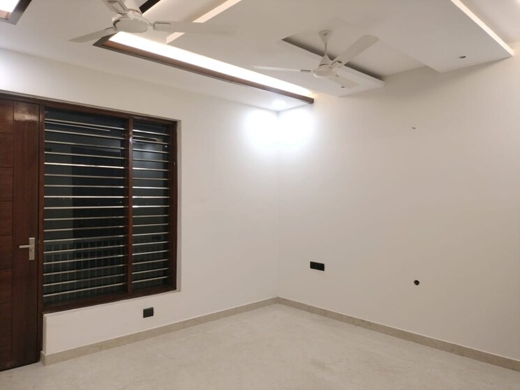 Room, bptp-district-phase-2 3 Bedroom 1250 Sq.Ft. Builder Floor In Sector 84 Faridabad 9089397
