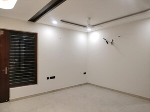 Room in 3 BHK Builder Floor at BPTP District Phase 2, Sector 84 – for Sale