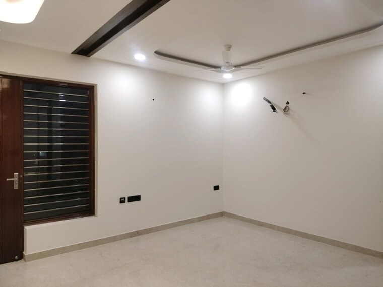 Room, bptp-district-phase-2 3 Bedroom 1250 Sq.Ft. Builder Floor In Sector 84 Faridabad 9089397