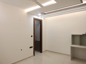 Room in 3 BHK Builder Floor at BPTP District Phase 2, Sector 84 – for Sale