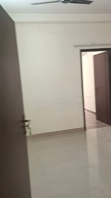 Room in 2 BHK Apartment at Hawelia Valencia Homes, Sector 1 Greater Noida – for Rent