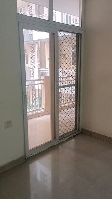 Room in 2 BHK Apartment at Hawelia Valencia Homes, Sector 1 Greater Noida – for Rent