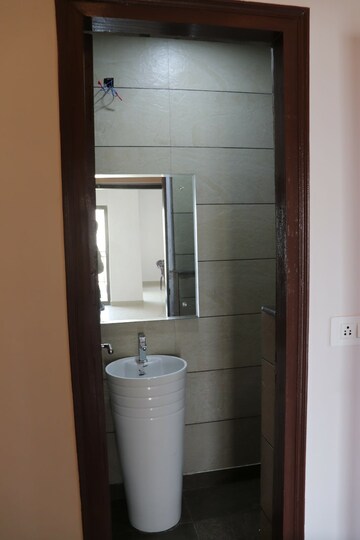 Bathroom in 4 BHK Apartment at Ardee City Palm Grove Heights, Sector 52 – for Rent