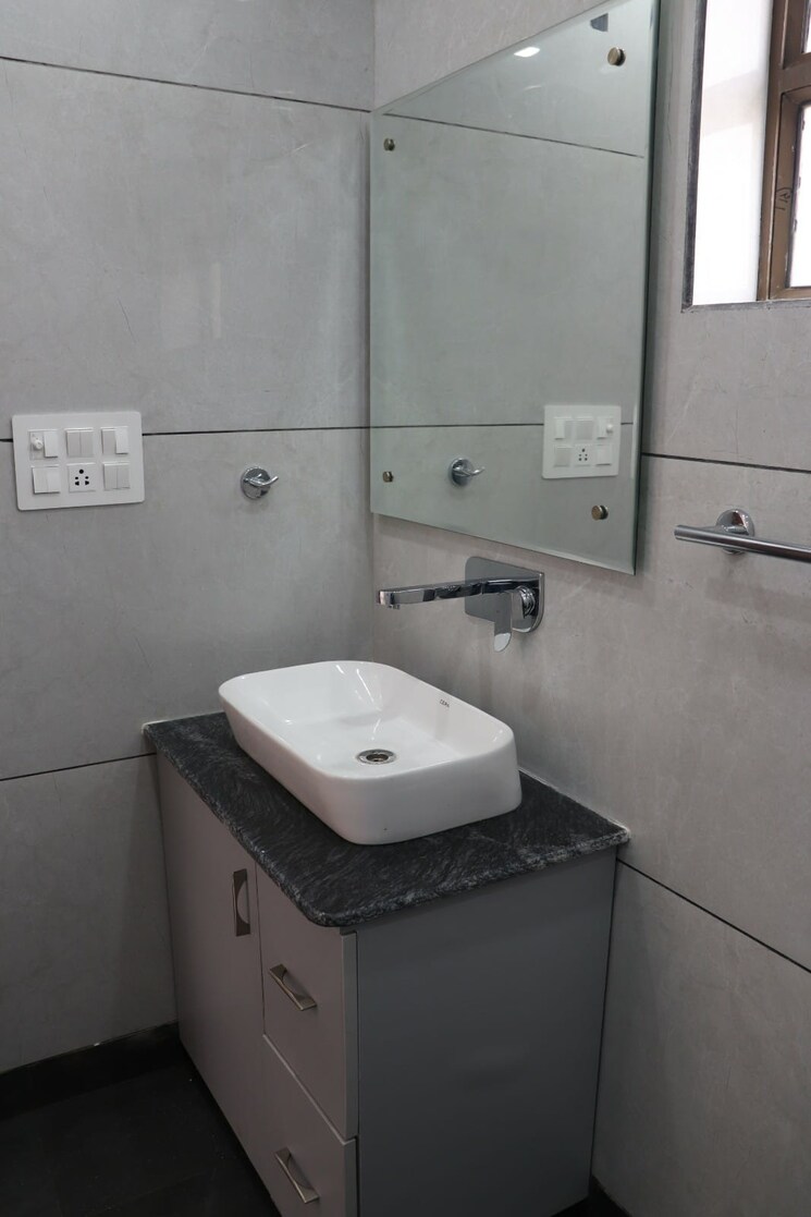 Bathroom, ardee-city-palm-grove-heights 4 Bedroom 3200 Sq.Ft. Apartment In Sector 52 Gurgaon 9089506