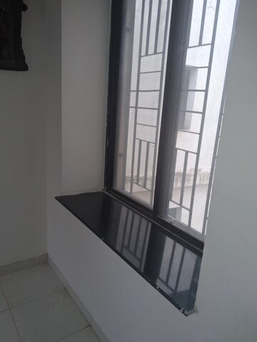 Room in 2 BHK Apartment at Nagpal Dev Exotica, Kharadi – for Rent