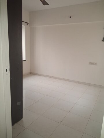 Room in 2 BHK Apartment at Nagpal Dev Exotica, Kharadi – for Rent