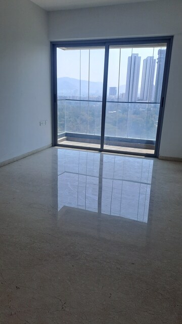 Room in 4 BHK Apartment at Kalpataru Immensa, Kolshet Road – for Sale