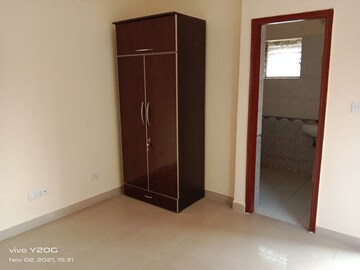 Room in 3 BHK Apartment at Ardee City The Residency, Sector 52 – for Rent