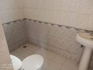 Bathroom in 3 BHK Apartment at Ardee City The Residency, Sector 52 – for Rent