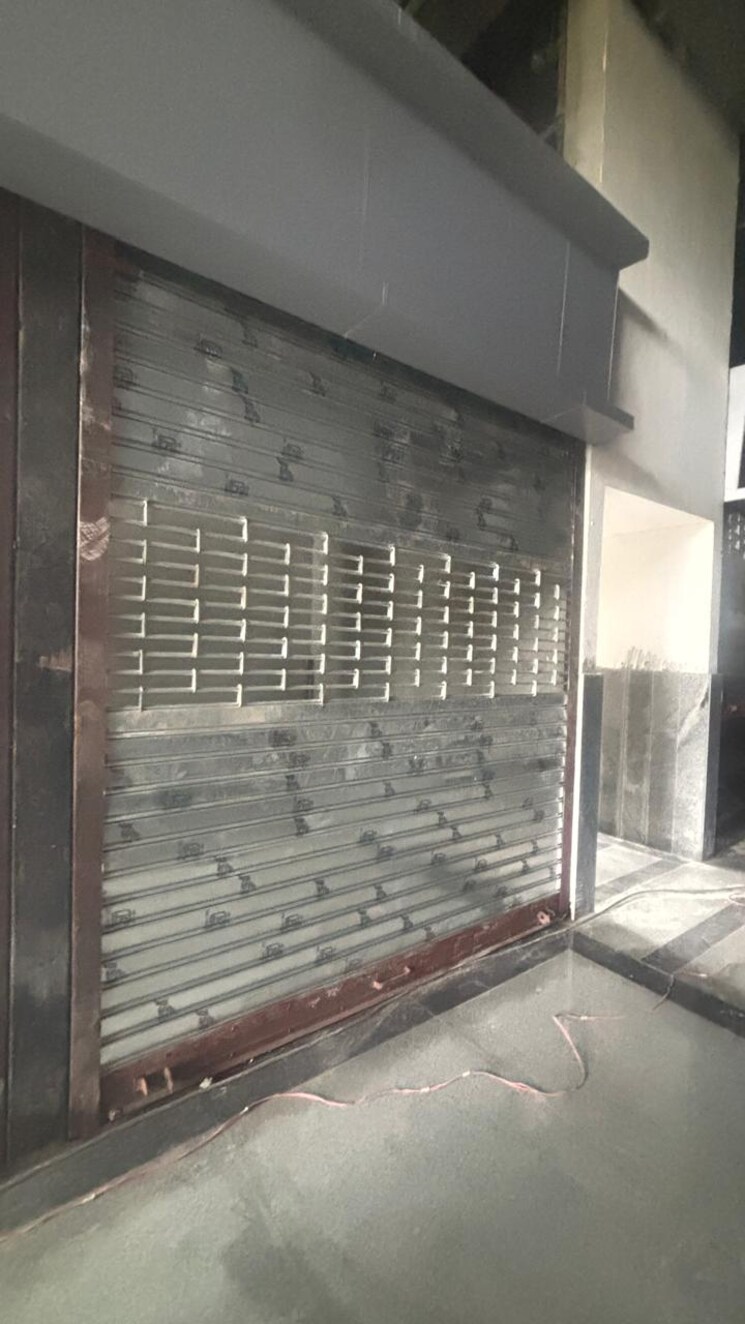 Room, ska-arcadia Commercial Shop 350 Sq.Ft. In Wave City Ghaziabad 9089558