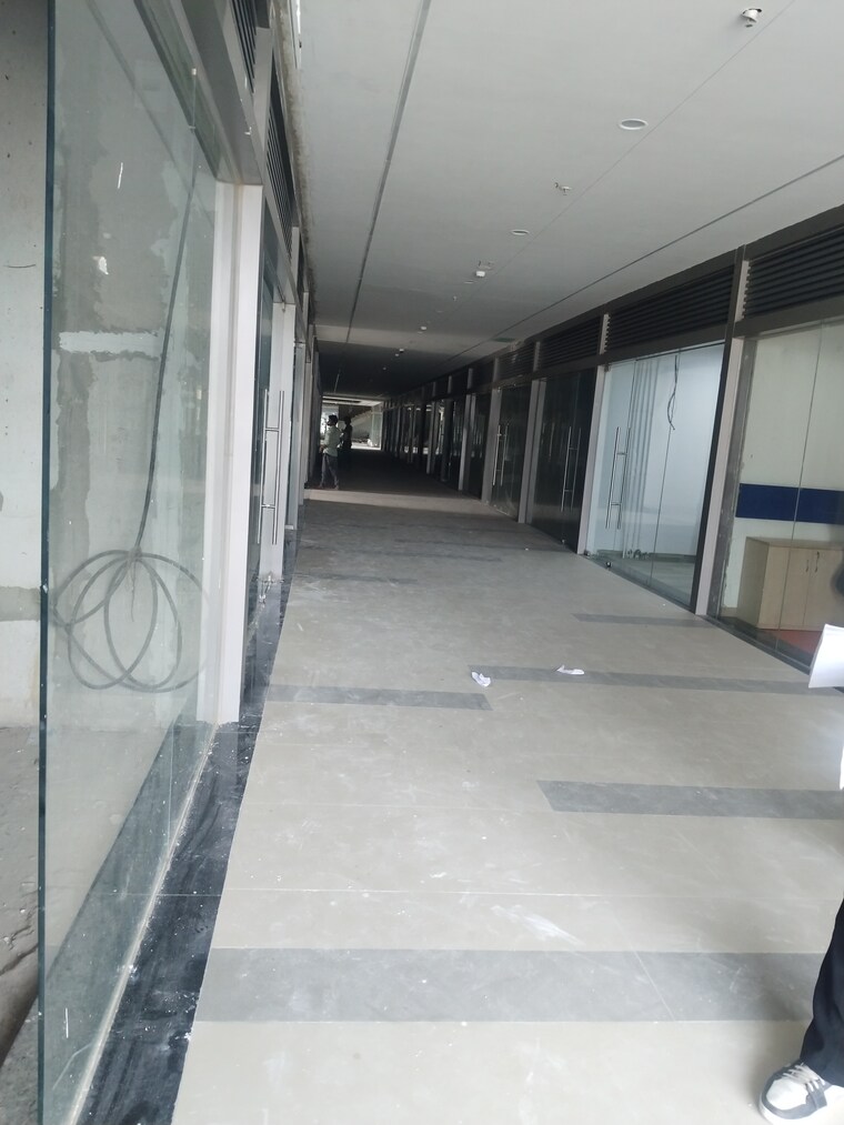 undefined, ska-arcadia Commercial Shop 350 Sq.Ft. In Wave City Ghaziabad 9089558