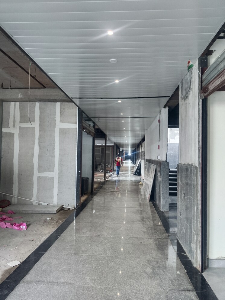 undefined, ska-arcadia Commercial Shop 350 Sq.Ft. In Wave City Ghaziabad 9089558