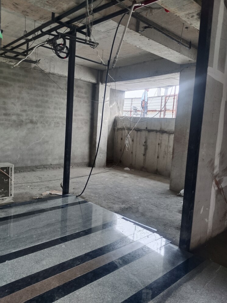 undefined, ska-arcadia Commercial Shop 350 Sq.Ft. In Wave City Ghaziabad 9089558