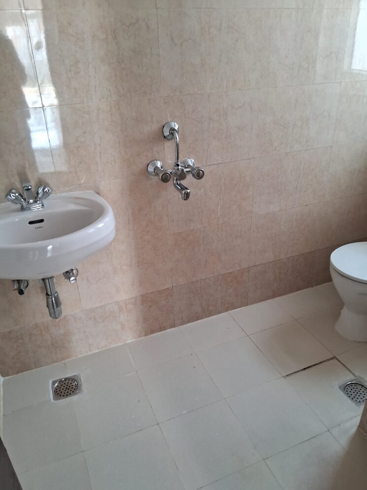 Attached Bathroom, sector 85 3 Bedroom 1150 Sq.Ft. Builder Floor In Sector 85 Faridabad 9089630