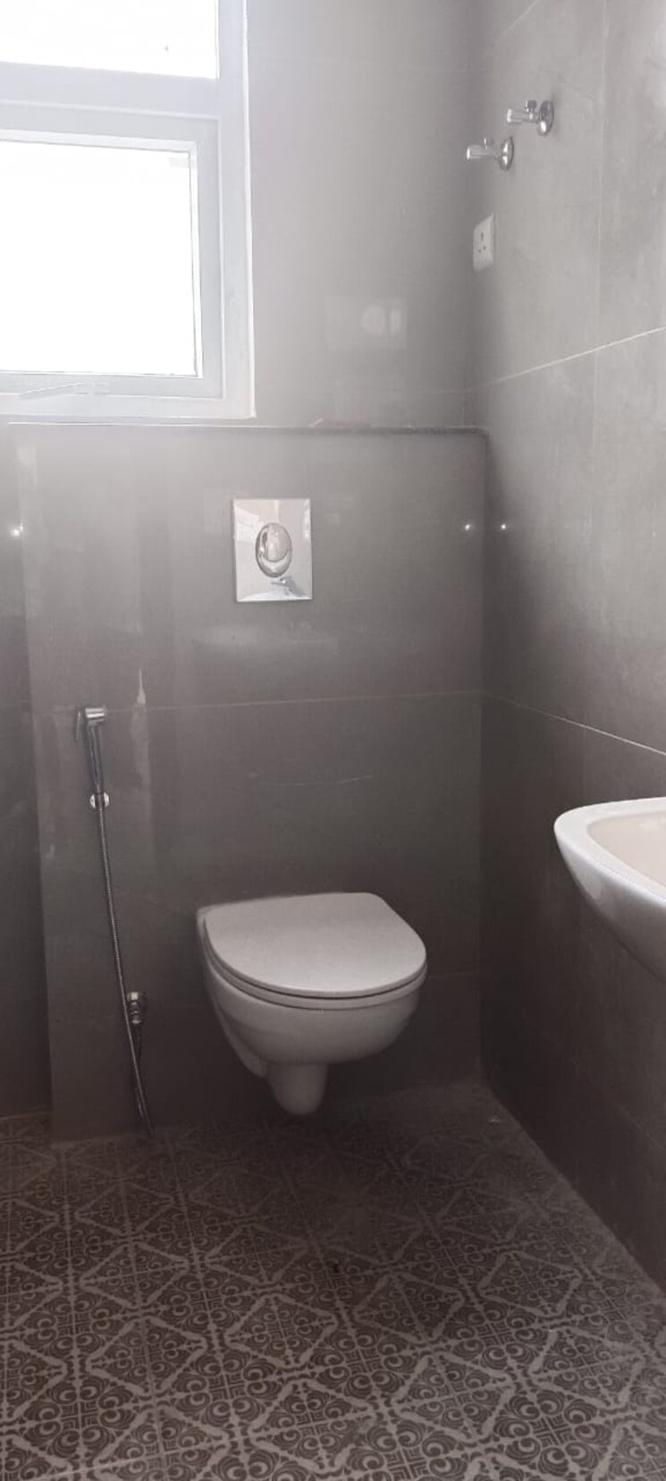 Bathroom, emaar-emerald-floors-premier 4 Bedroom 1975 Sq.Ft. Apartment In Sector 65 Gurgaon 9089641