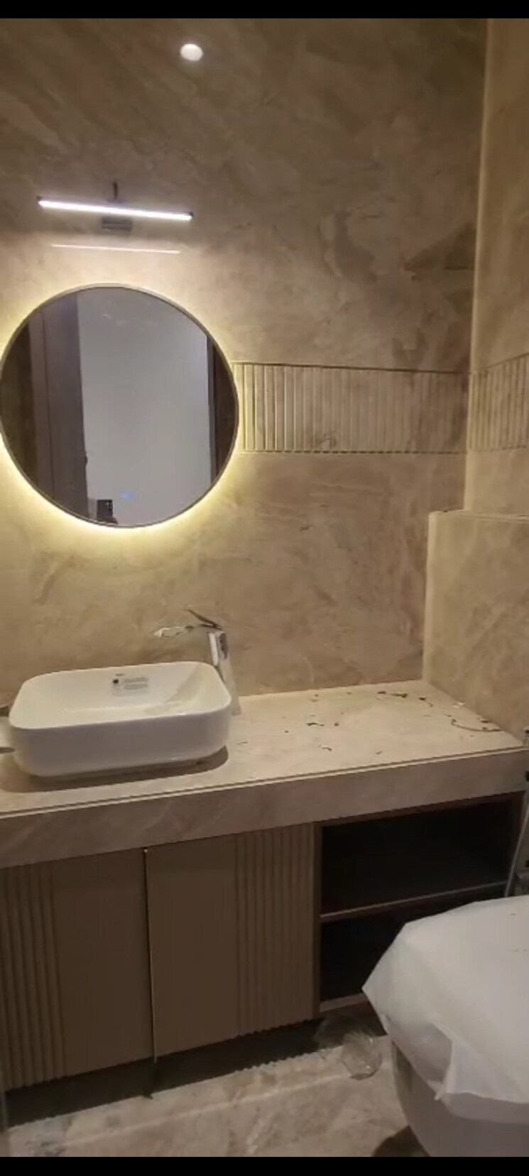 Bathroom, defence colony 3 Bedroom 217 Sq.Yd. Apartment In Defence Colony Delhi 9089613