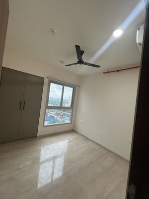 Room in 2 BHK Apartment at Piramal Vaikunth, Balkum Pada – for Sale