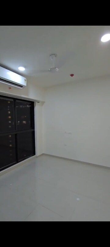 Room in 3 BHK Apartment at Lodha Woods, Kandivali East – for Rent