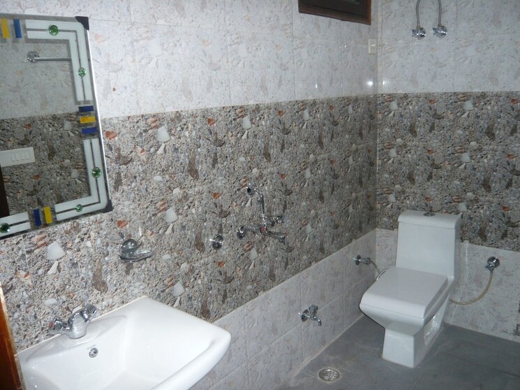 Bathroom, sector 45 2 Bedroom 900 Sq.Ft. Builder Floor In Sector 45 Gurgaon 9089667