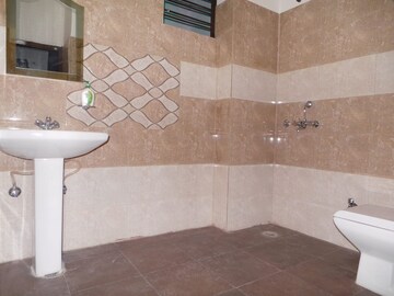Bathroom in 2 BHK Builder Floor at Sector 45 – for Rent