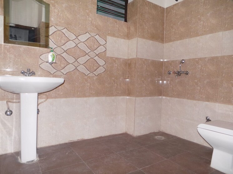 Bathroom, sector 45 2 Bedroom 900 Sq.Ft. Builder Floor In Sector 45 Gurgaon 9089667