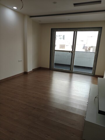 Room in 3 BHK Builder Floor at Rajouri Garden – for Rent