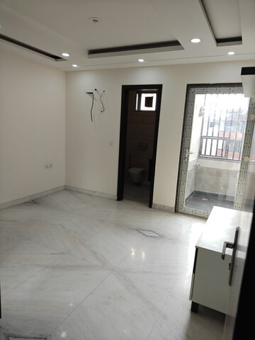 Room in 3 BHK Builder Floor at Rajouri Garden – for Rent