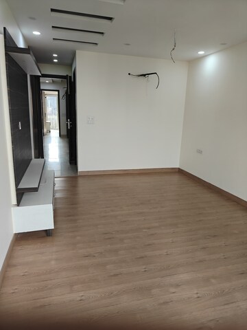 Room in 3 BHK Builder Floor at Rajouri Garden – for Rent