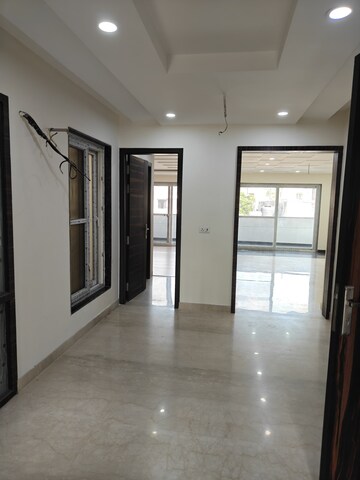Room in 3 BHK Builder Floor at Rajouri Garden – for Rent