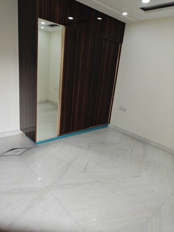 Room in 3 BHK Builder Floor at Rajouri Garden – for Rent