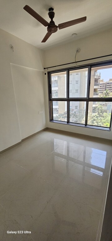 Room in 1 BHK Apartment at Veena Smart Homes, Kandivali West – for Rent