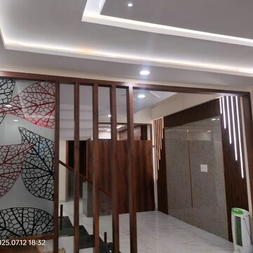 Bedroom in 3.5 BHK Apartment at Ida Scheme No 140 – for Rent