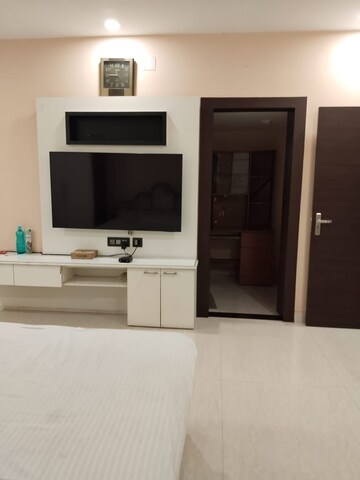 Furnished Amenities in 3 BHK Apartment at Ashok Nagar – for Rent