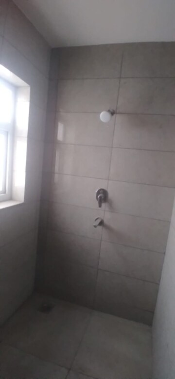 Bathroom in 3.5 BHK Apartment at BPTP Discovery Park, Sector 80 – for Rent